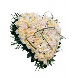 Corazon luz rosas blancas